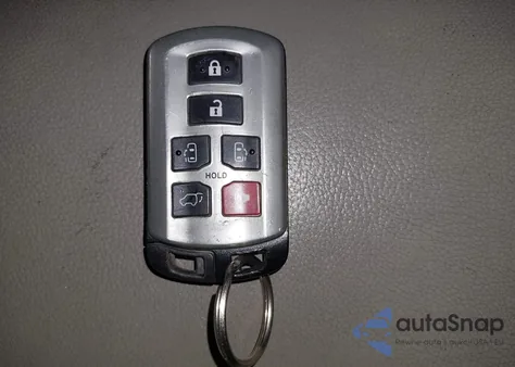 2015 Toyota Sienna Xle 8 Passenger z USA, uszkodzony, nr VIN 5TDYK3DC7FS581134